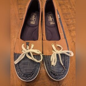 Keds Dream foam size 8 womens lace up shoes